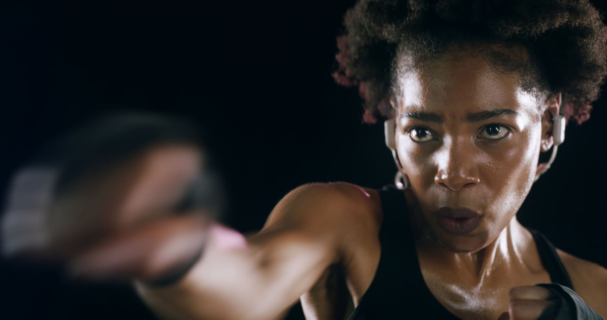 Femme entraînement body attack